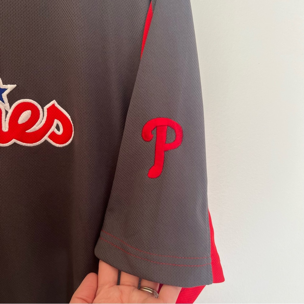 Philadelphia Phillies Men’s Red Gray Short Sleeve Shirt Size 41 - Picture 5 of 7